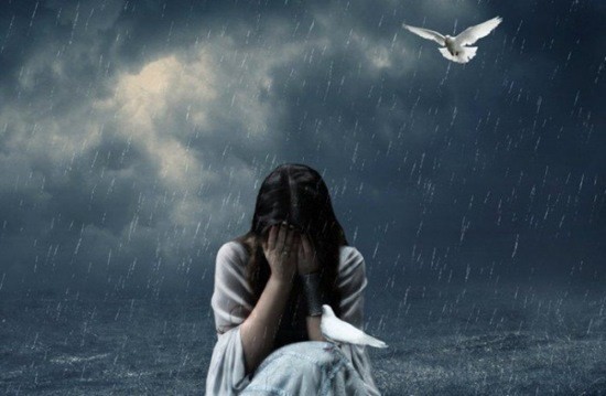 девушка плачет дождь голубь