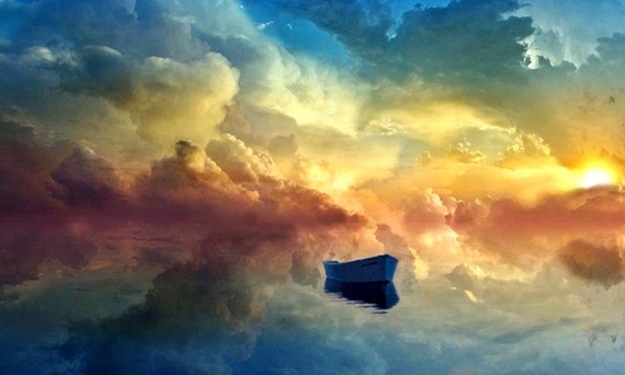лодка в облаках плывет